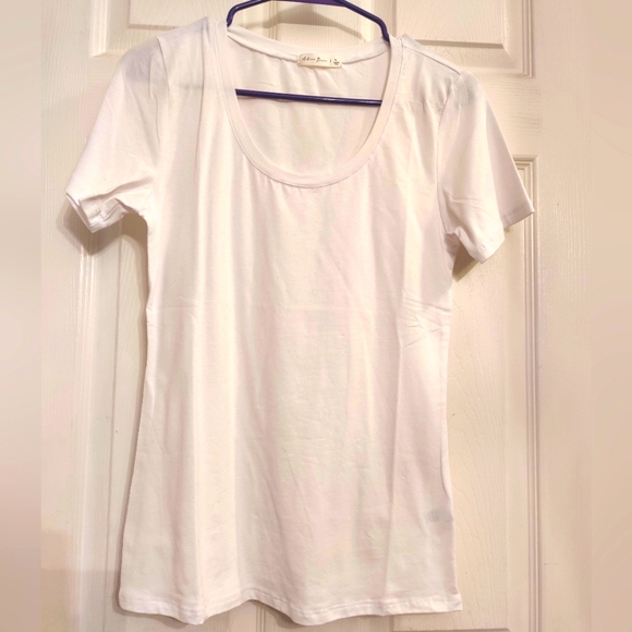 NWOT White Scoop Neck Fitted Tee - Picture 1 of 4